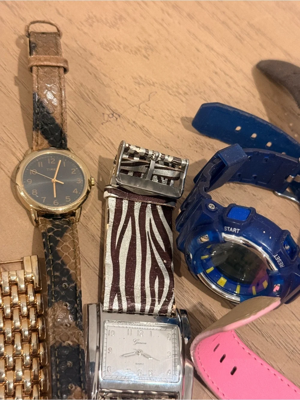 12 BUNDLE Mixed Lot of Fashion Wristwatches - Assorted Colors